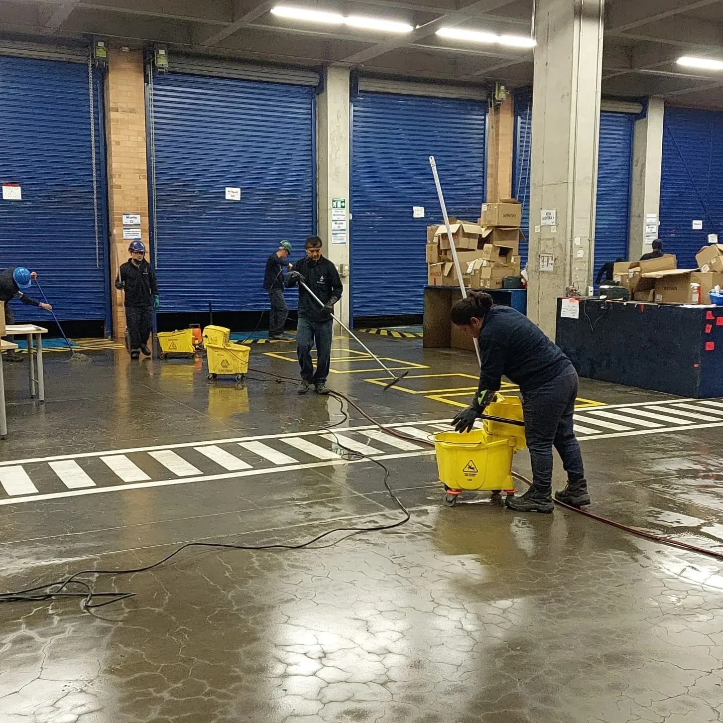 Empresa de aseo. Cuando contratar una empresa de aseo para centros comerciales en Bogotá Empresa de Aseo en Bogotá para Centros Comerciales